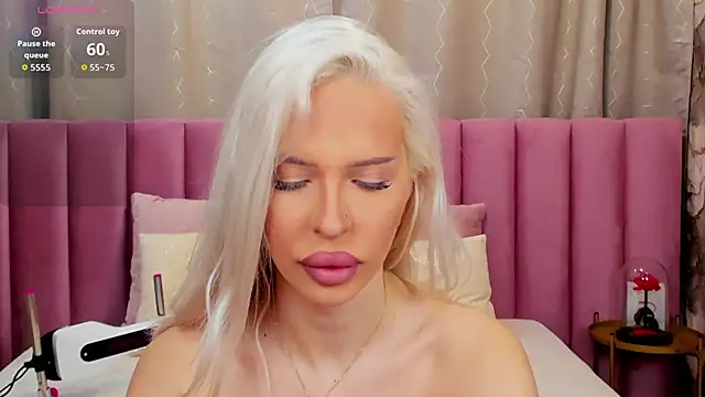 Snapshot of KailaCrystall chatting on 12/04/25, 01:48 KailaCrystall online show from 12/04/25, 01:48