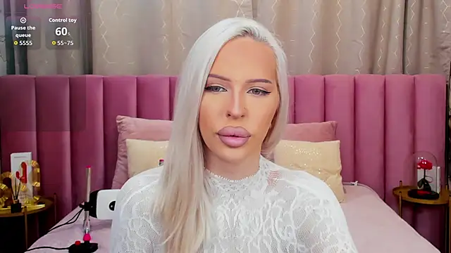 Snapshot of KailaCrystall chatting on 12/16/25, 01:21 KailaCrystall online show from 12/16/25, 01:21