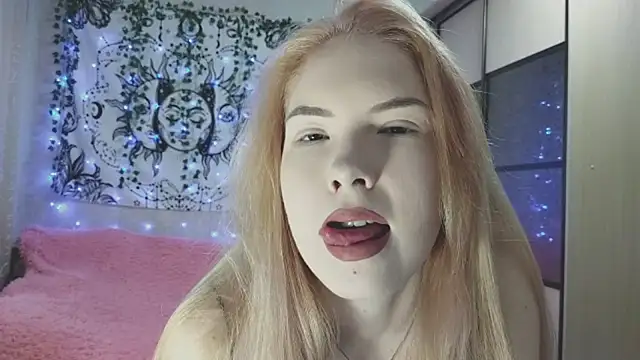 Snapshot of VETT_KITTY chatting on 11/22/25, 06:23 VETT KITTY online show from 11/22/25, 06:23