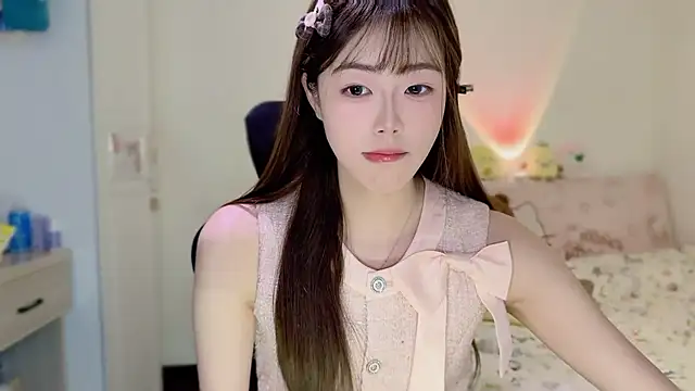 Onecutelittle online show from 12/02/25, 01:55