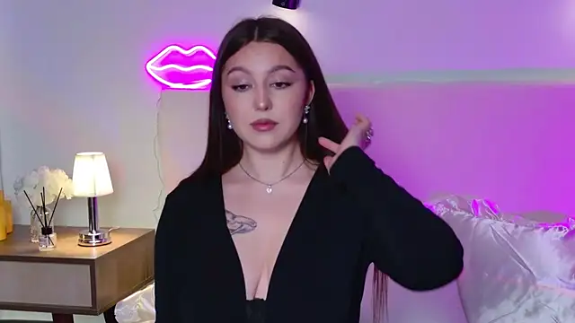  Tessa May  online show from 10/31/25, 09:27