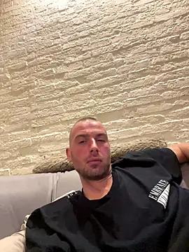 Rotteei1 online show from 10/26/25, 08:04