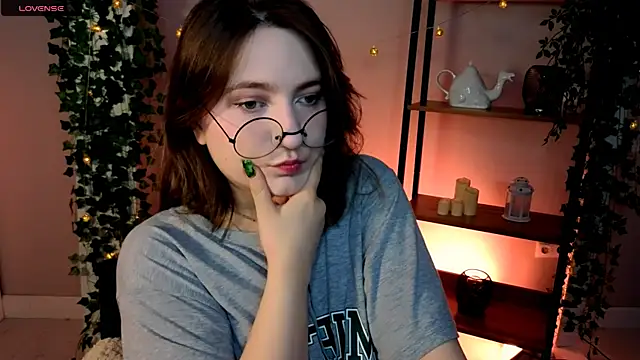 Snapshot of fairy_tara chatting on 05/05/26, 02:14 fairy tara online show from 05/05/26, 02:14