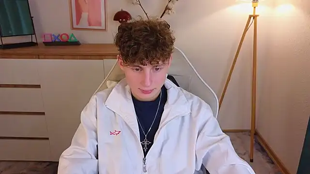 crisp1n online show from 10/19/25, 03:01