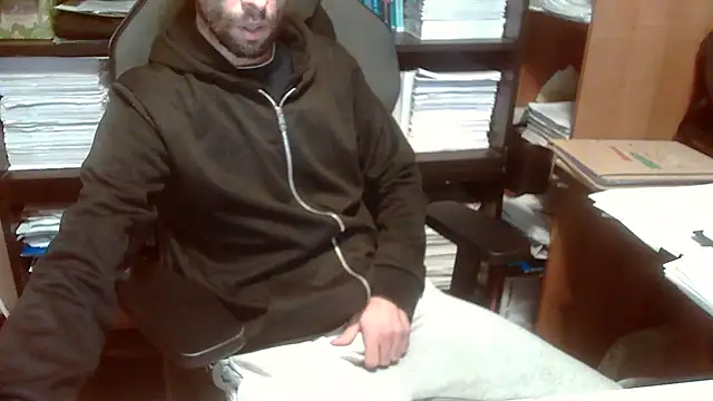 Snapshot of topg84 chatting on 10/23/25, 11:09 topg84 online show from 10/23/25, 11:09