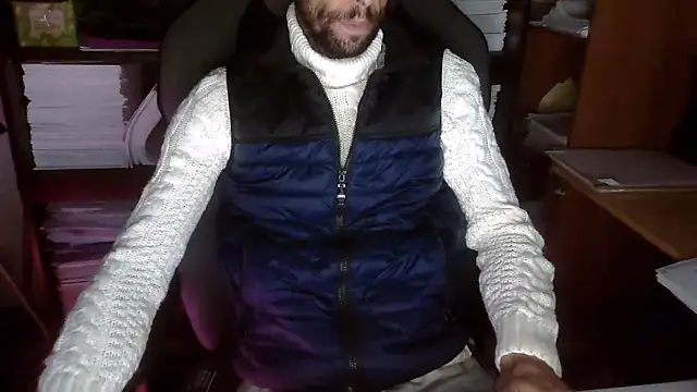 Snapshot of topg84 chatting on 10/24/25, 04:03 topg84 online show from 10/24/25, 04:03