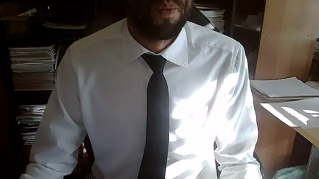 Snapshot of topg84 chatting on 10/27/25, 12:31 topg84 online show from 10/27/25, 12:31