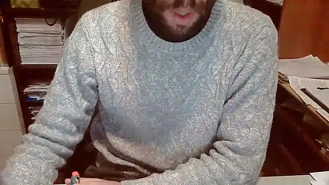 Snapshot of topg84 chatting on 10/31/25, 07:42 topg84 online show from 10/31/25, 07:42