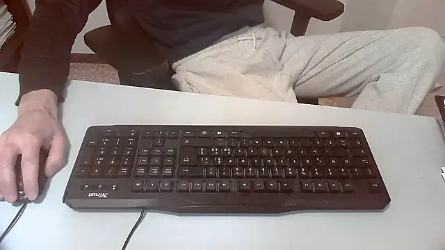 Snapshot of topg84 chatting on 12/17/25, 04:13 topg84 online show from 12/17/25, 04:13