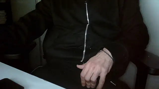 Snapshot of topg84 chatting on 05/11/26, 04:26 topg84 online show from 05/11/26, 04:26