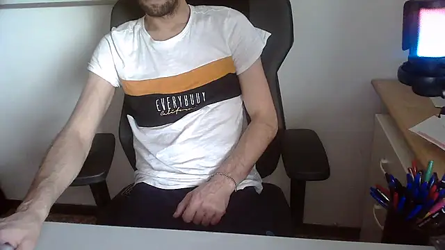 Snapshot of topg84 chatting on 05/28/26, 04:15 topg84 online show from 05/28/26, 04:15