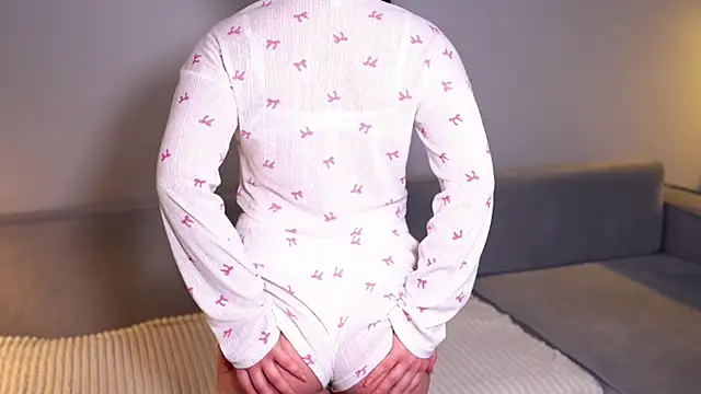 WhyEmmyCry online show from 03/08/26, 05:22