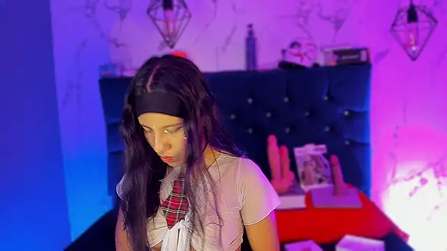 Dakotaa Johnson online show from 11/12/25, 06:41