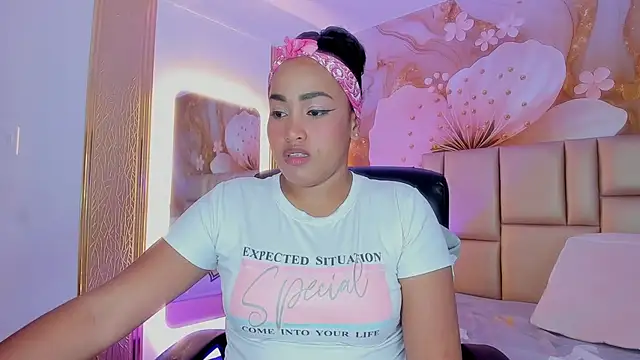 NahomiWalker  online show from 12/05/25, 07:32