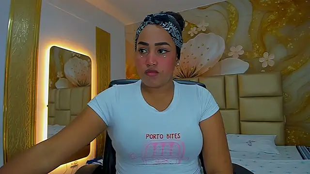 NahomiWalker  online show from 01/06/26, 08:23