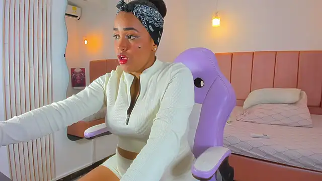 NahomiWalker  online show from 01/12/26, 08:03