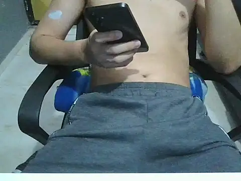 Snapshot of leo__bunny chatting on 11/08/25, 11:47 leo bunny online show from 11/08/25, 11:47