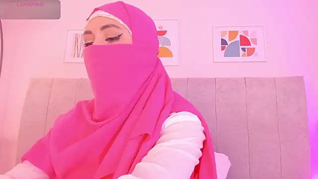 Snapshot of fatiima_ chatting on 05/15/26, 07:21 fatiima online show from 05/15/26, 07:21