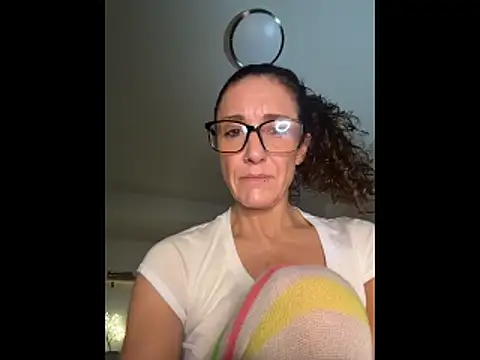 Snapshot of PetitemarieeThaReal chatting on 11/19/25, 12:05 PetitemarieeThaReal online show from 11/19/25, 12:05