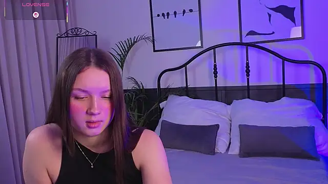 LunaMim online show from 12/19/25, 03:52