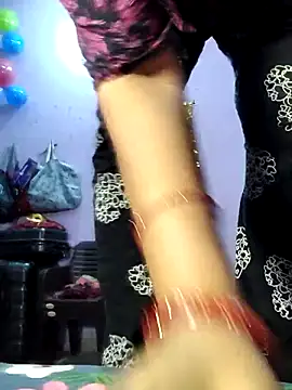 Snapshot of Dhana1 chatting on 11/18/25, 07:02 Dhana1 online show from 11/18/25, 07:02