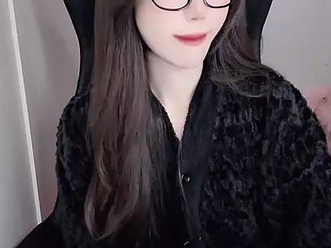 -Alicee- online show from 11/19/25, 03:06