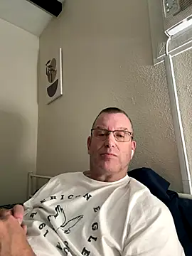 awbboss1 online show from 10/19/25, 02:12