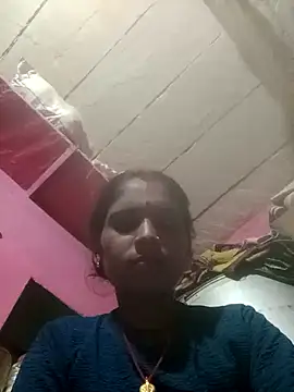 Snapshot of queen_sonam chatting on 10/19/25, 03:45 queen sonam online show from 10/19/25, 03:45