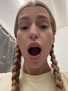 kira mia online show from 11/29/25, 04:10