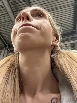 kira mia online show from 11/30/25, 06:34