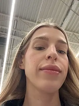 kira mia online show from 12/18/25, 04:02