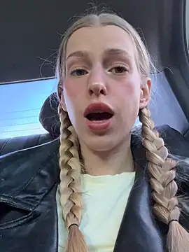 kira mia online show from 04/17/26, 04:10