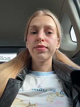 kira mia online show from 04/18/26, 03:49