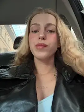 kira mia online show from 04/24/26, 04:09