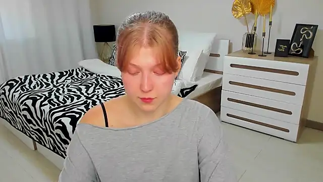 Stella Light online show from 10/25/25, 04:20