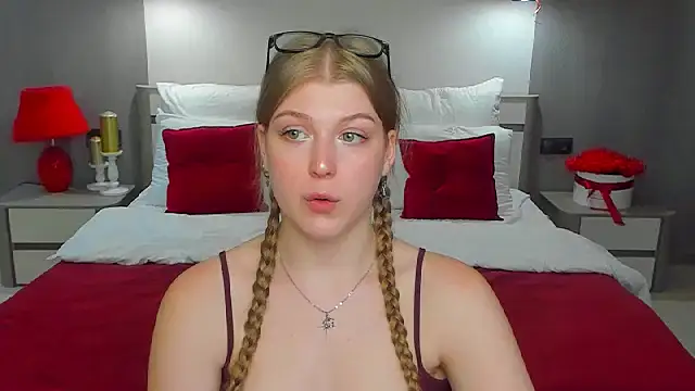 Snapshot of Stella_Light chatting on 07/07/26, 07:23 Stella Light online show from 07/07/26, 07:23