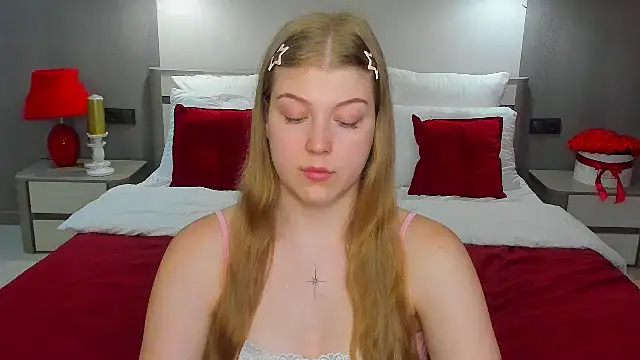 Snapshot of Stella_Light chatting on 07/11/26, 04:48 Stella Light online show from 07/11/26, 04:48