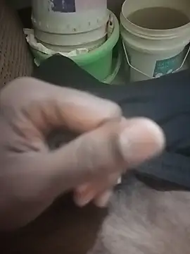 Snapshot of HeatableRevan chatting on 02/23/26, 01:25 HeatableRevan online show from 02/23/26, 01:25