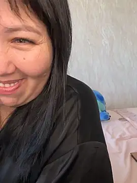 Snapshot of Love__Mom chatting on 11/14/25, 05:50 Love Mom online show from 11/14/25, 05:50