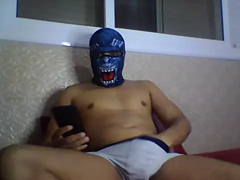 Snapshot of thehardmoroccan93 chatting on 10/24/25, 02:24 thehardmoroccan93 online show from 10/24/25, 02:24