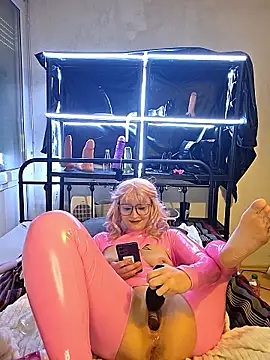 Snapshot of LunaXshade chatting on 01/09/26, 02:42 LunaXshade online show from 01/09/26, 02:42