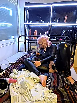 Snapshot of LunaXshade chatting on 01/11/26, 01:05 LunaXshade online show from 01/11/26, 01:05