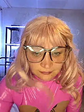 Snapshot of LunaXshade chatting on 02/16/26, 06:48 LunaXshade online show from 02/16/26, 06:48