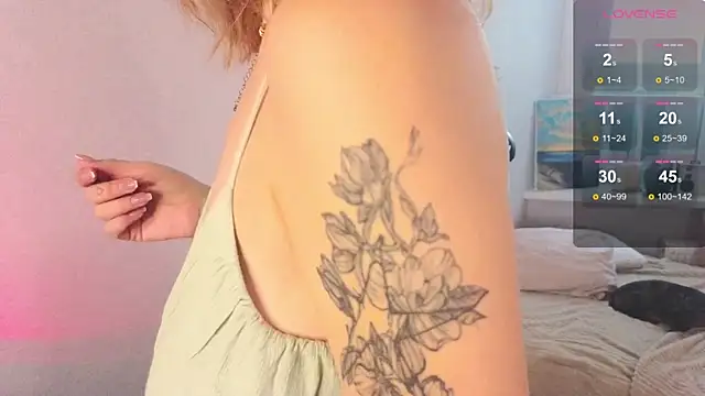 Snapshot of KiraBlushy chatting on 11/05/25, 05:18 KiraBlushy online show from 11/05/25, 05:18