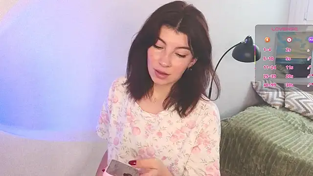 Snapshot of KiraBlushy chatting on 11/15/25, 06:33 KiraBlushy online show from 11/15/25, 06:33