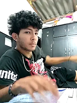 LyliaWood online show from 11/04/25, 01:05