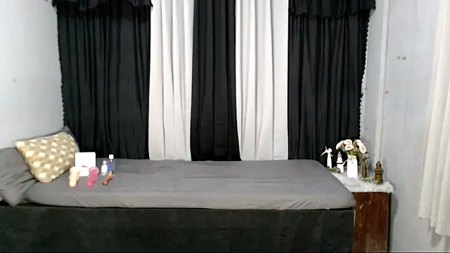 yourhottestzoey online show from 10/25/25, 03:07