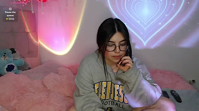 Snapshot of Ayleen_Honey chatting on 10/23/25, 09:35 Ayleen Honey online show from 10/23/25, 09:35