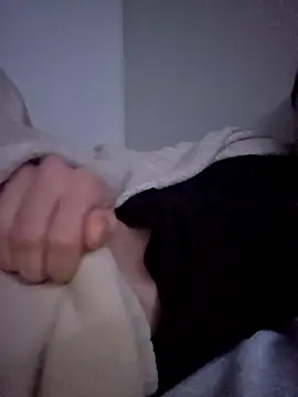 4idin0000 online show from 04/12/26, 03:17