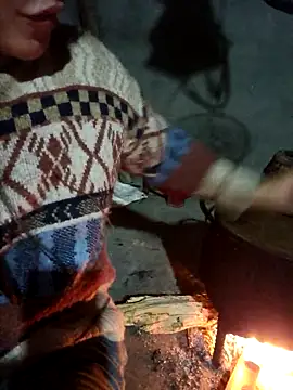 Snapshot of chipu06 chatting on 11/02/25, 12:18 chipu06 online show from 11/02/25, 12:18